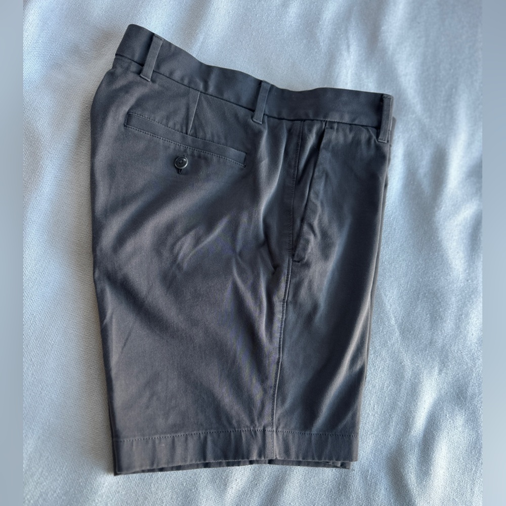 EVERLANE 7” Slim-Fit Performance Chino Short | Unisex 30